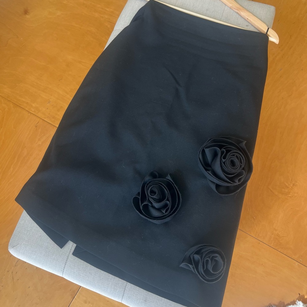 Serrer black midi skirt with rose detail